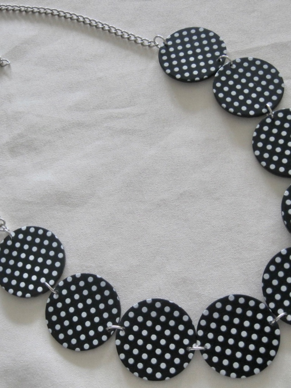 Retro Style, Black & White Polka Dot Lucite Plastic Discs Link Bib Necklace.